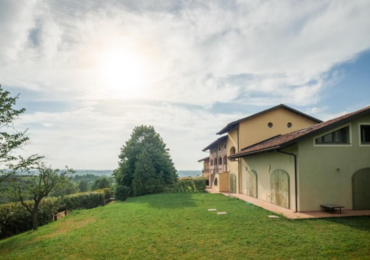 Charming Loft Golf Club Barolo Apartment Новело Екстериор снимка