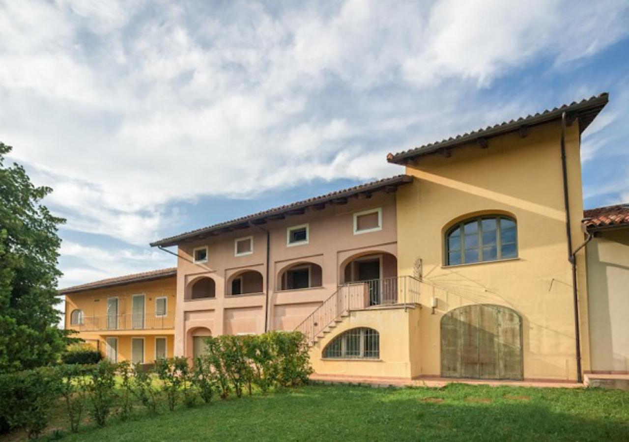 Charming Loft Golf Club Barolo Apartment Новело Екстериор снимка